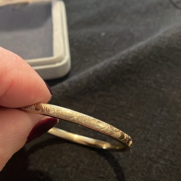 Gold Classic Slip-On little girls bracelet - Picture 5 of 6